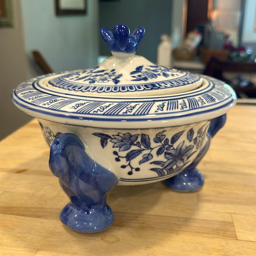 Vintage blue and white tripod lidded dish with bird handle